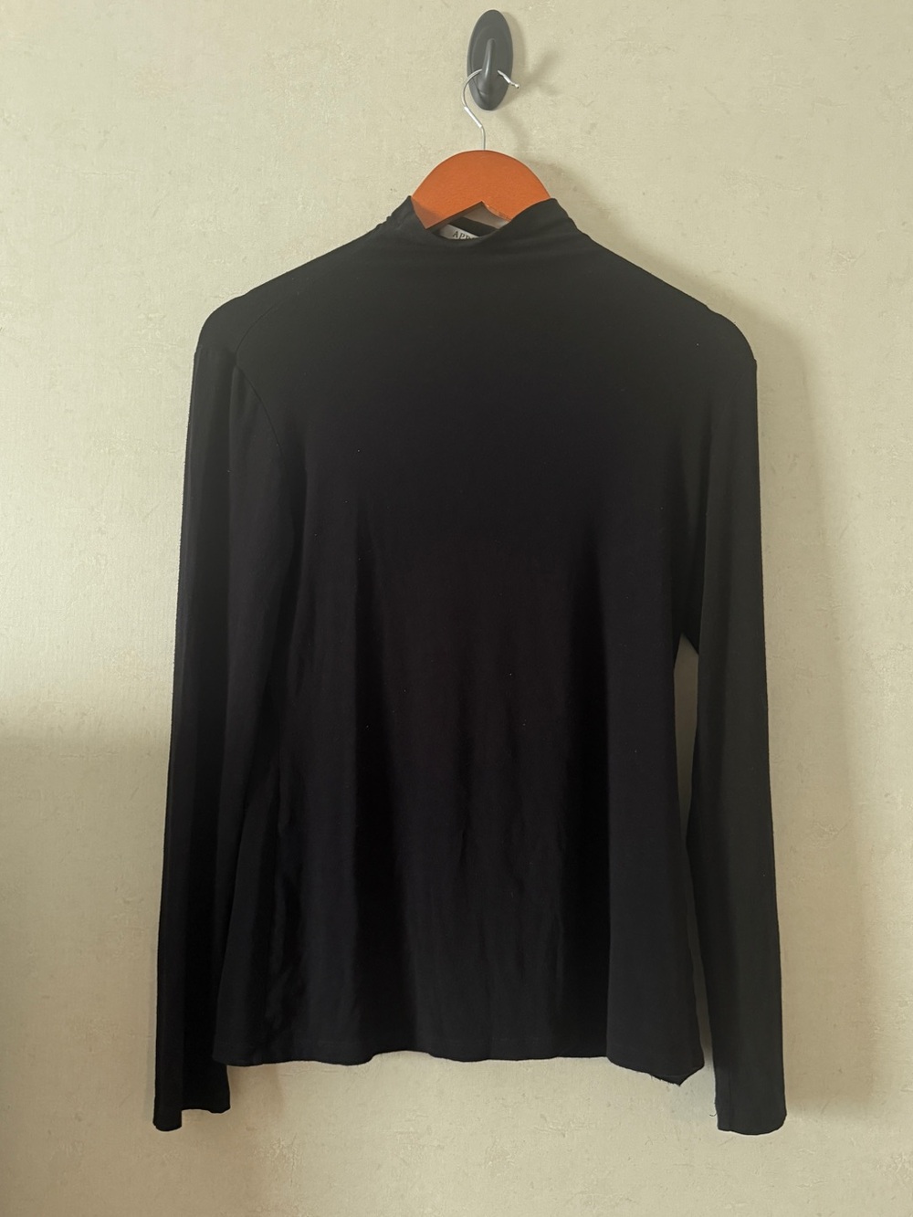 April Black Long Sleeve Mock Neck Top – Women’s Large